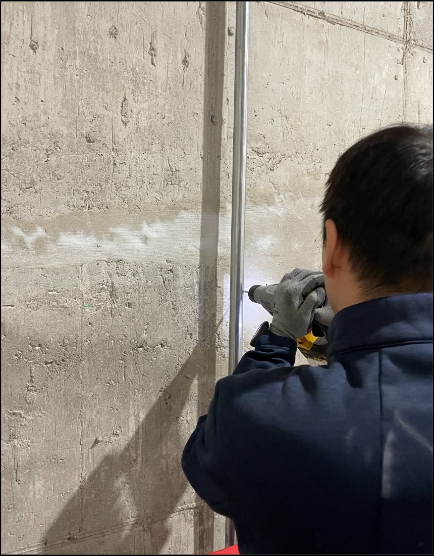 지게차 충전기 전기 배선용 스틸배관 설치 작업
