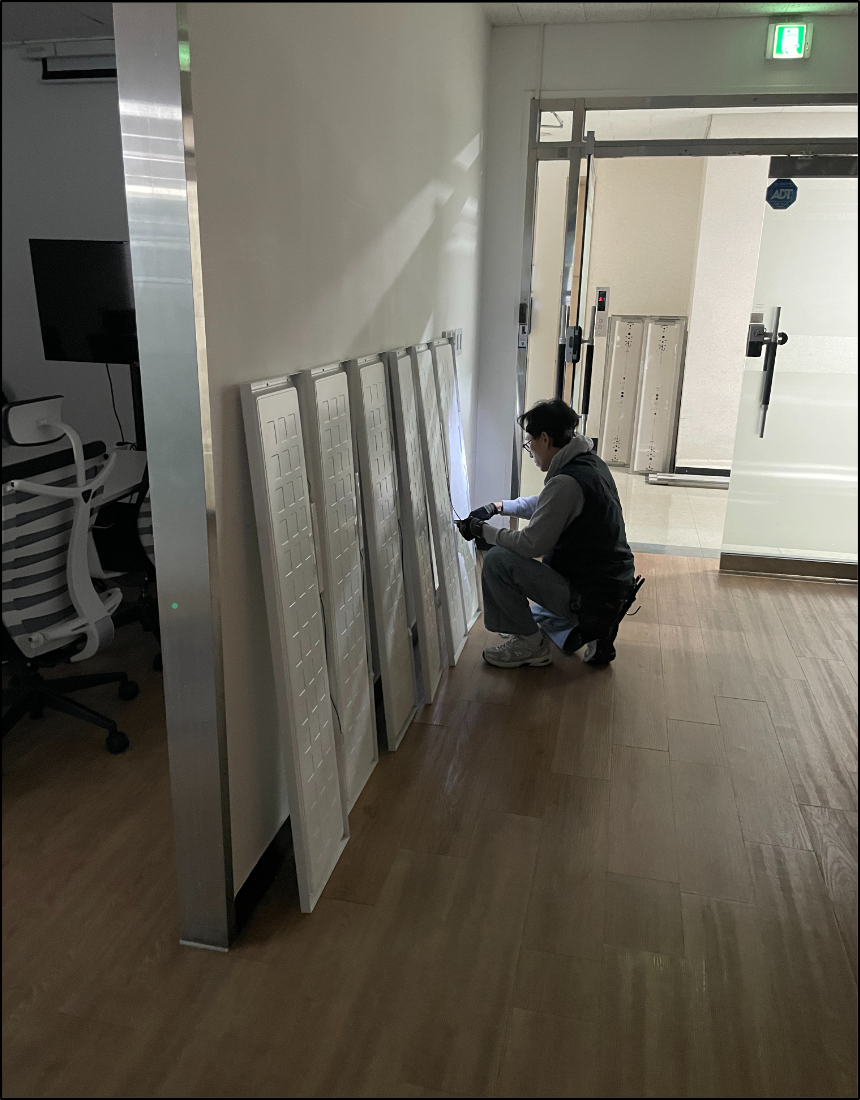 사무실 LED 조명 설치 전 자재 정리