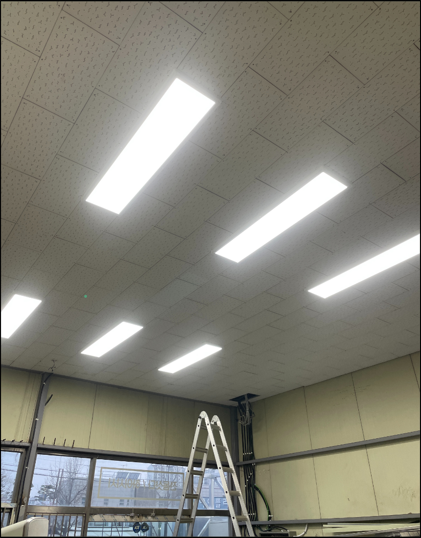 작업장 LED 조명 교체 완료 후 점등 테스트