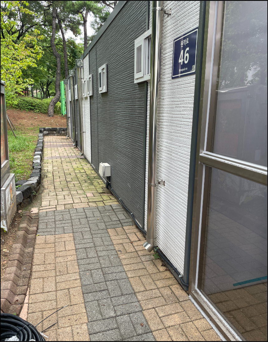 무인택배함 콘센트 설치를 위한 건물 외벽 전원 공급 경로